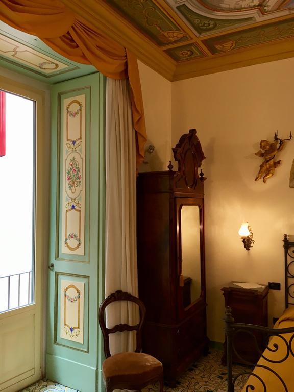 Old Taverna Sorrentina ภายนอก รูปภาพ